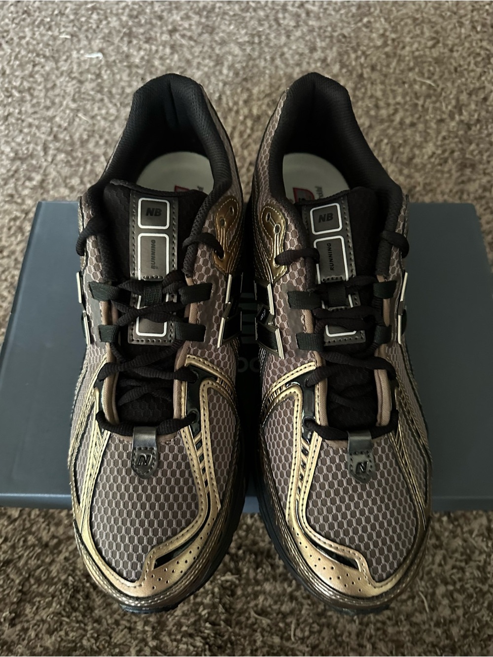 New Balance Men’s Metallic Bronze and Black Athletic Running Shoes - Picture 3 of 4